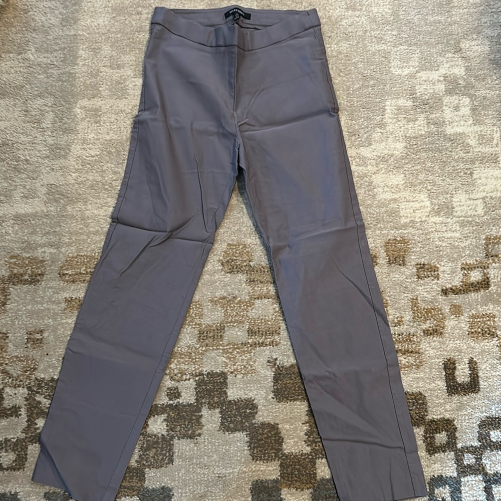 Ellen Tracy
- dress pants 
- size M
- dark grey
- never worn